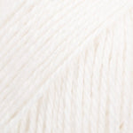 Drops Alpaca, Alpacawolle in Weiß-weiches Garn aus Alpaka für Strick -und Häkelprojekte. Leicht und weich. Farbe 101
